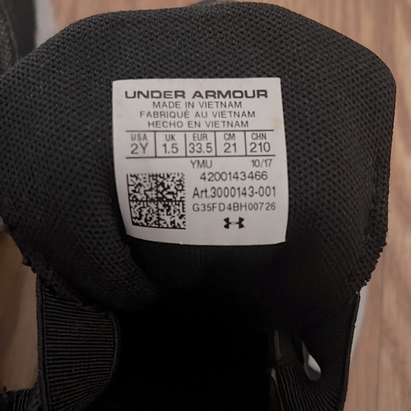 Kids Under Armour shoes - Picture 5 of 6